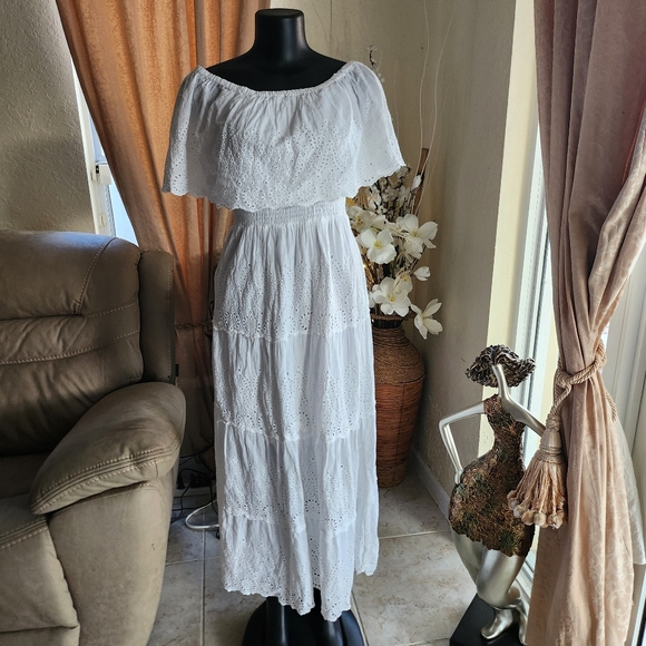 NAOO Nation AK Outfits Dresses & Skirts - NAOO Nation AK Outfits Summer Off-the-Shoulder White Dress size S